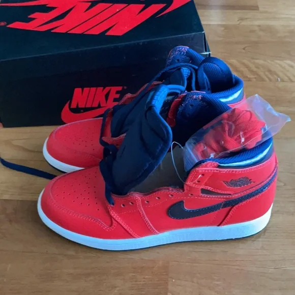 Sneakers - Picture 2 of 12